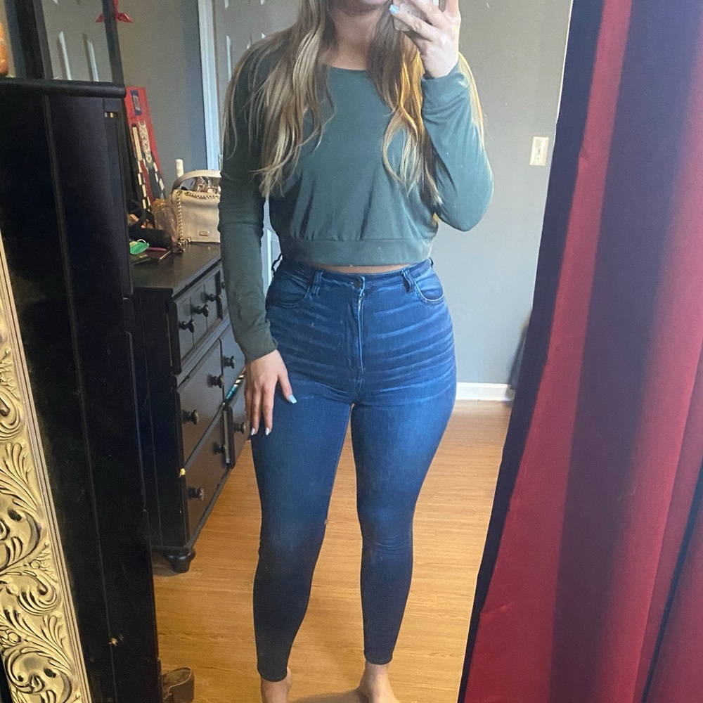 Olive green long sleeve crop
